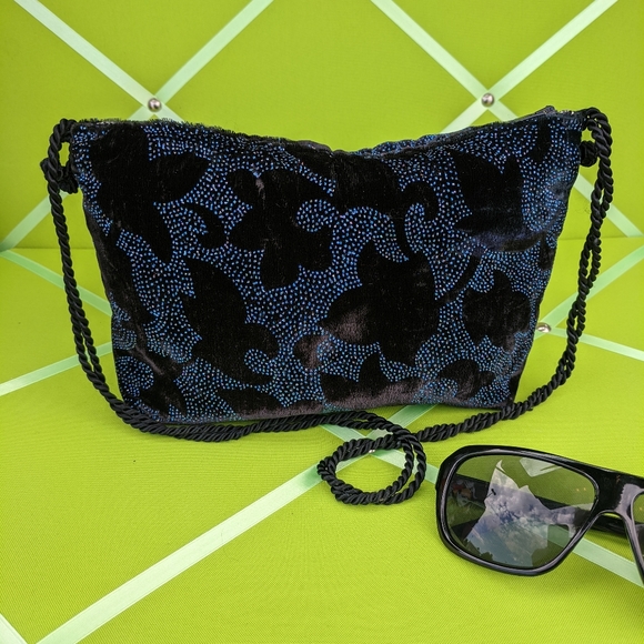 Lise Velvet Embossed Shoulder Bag - Picture 4 of 7